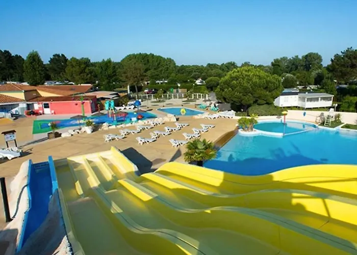 펜션 Mobilhome Close To The Pool - Cc110 Siblu Les Charmettes 레 마트